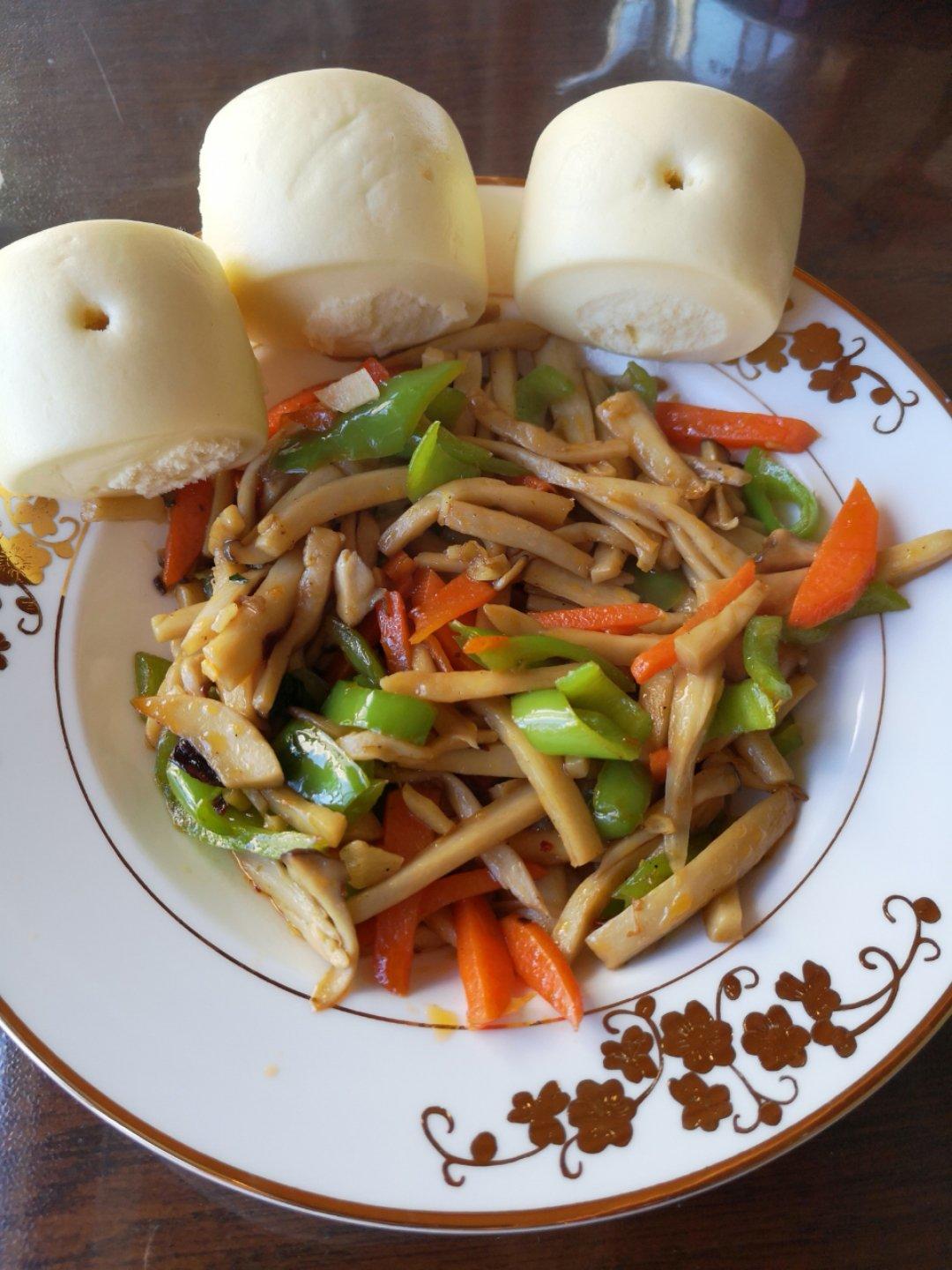 手撕杏鲍菇炒青椒
