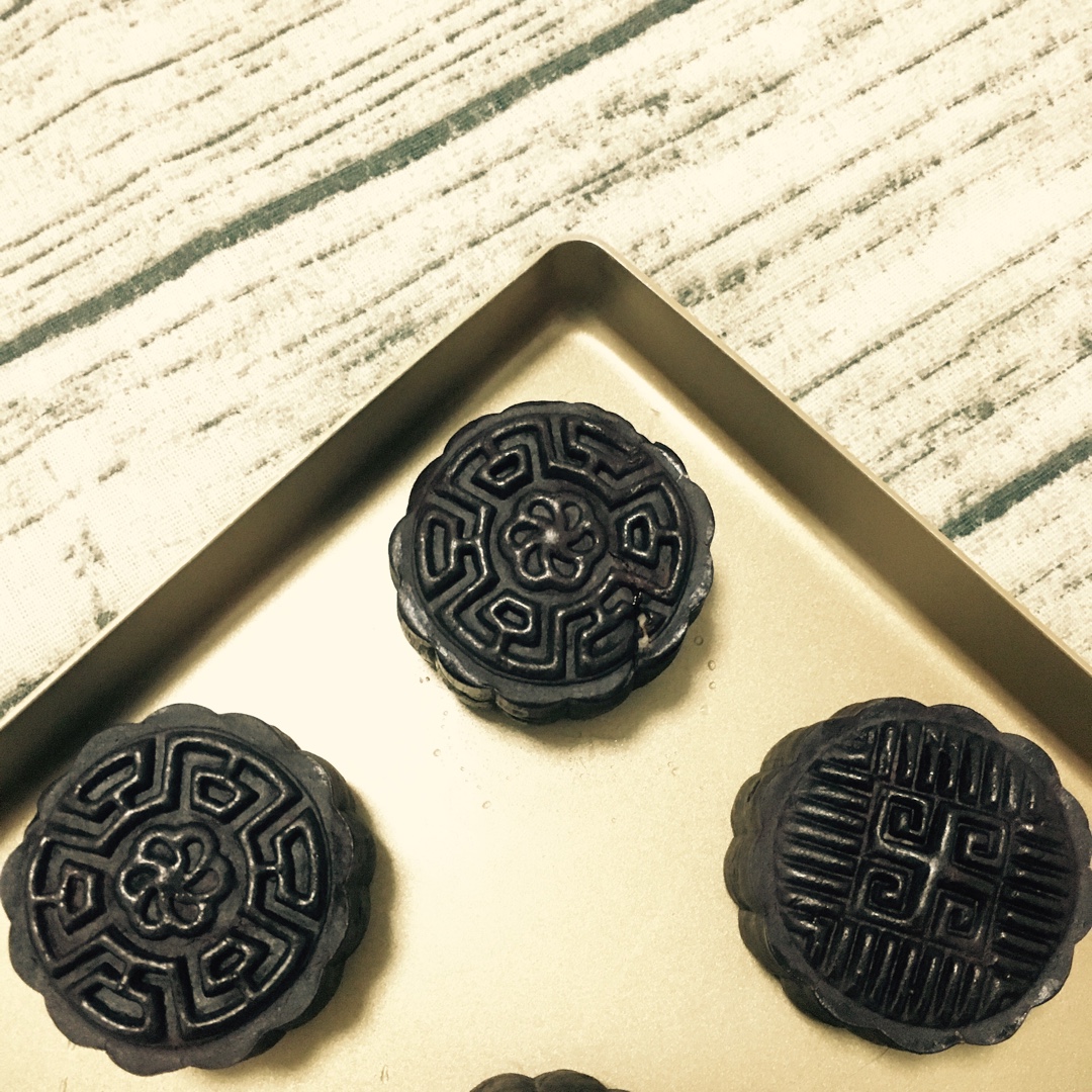 巧克力椰蓉月饼（黑白配）