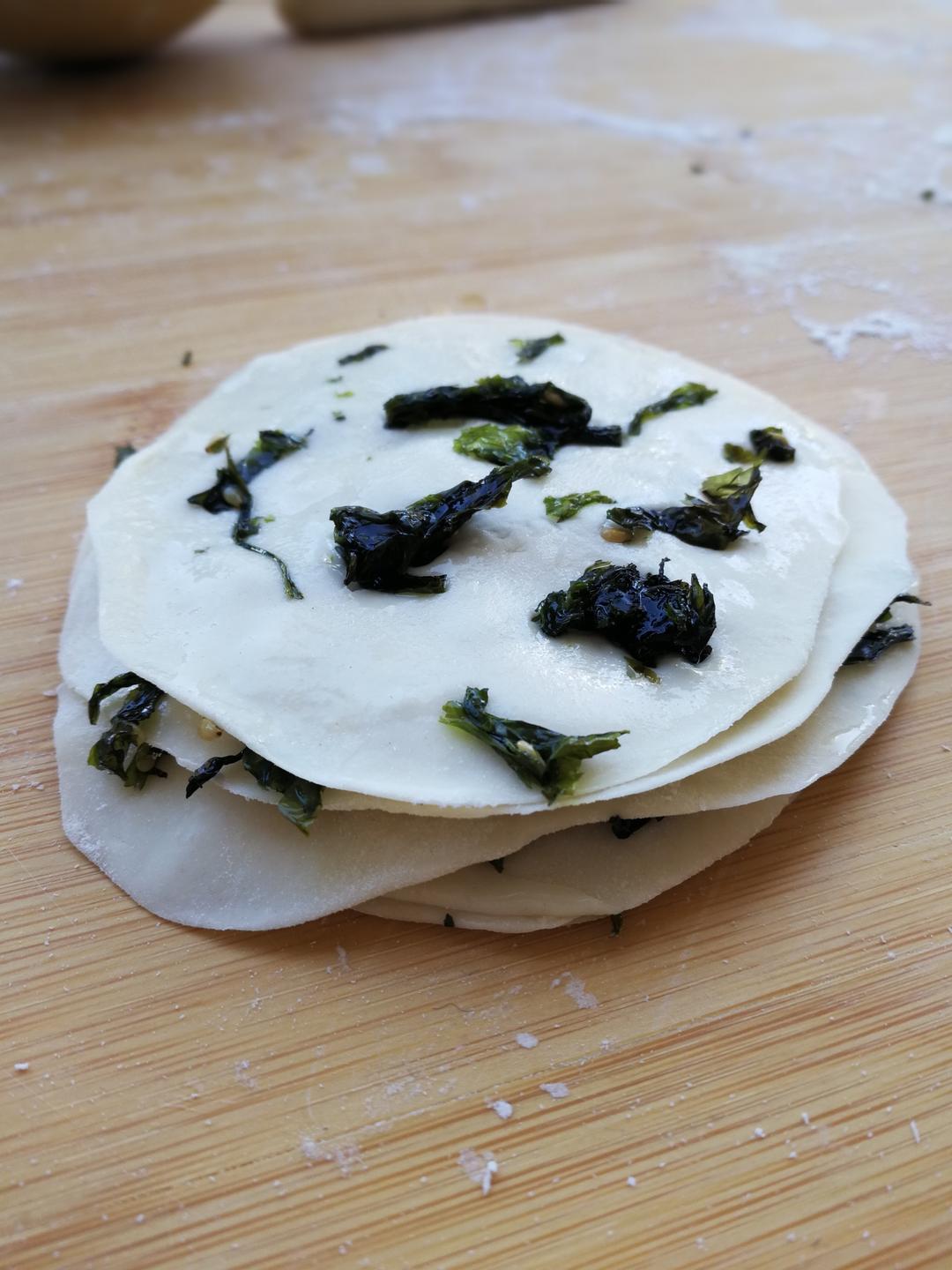 饺子皮葱油饼.海苔饼的做法 步骤3