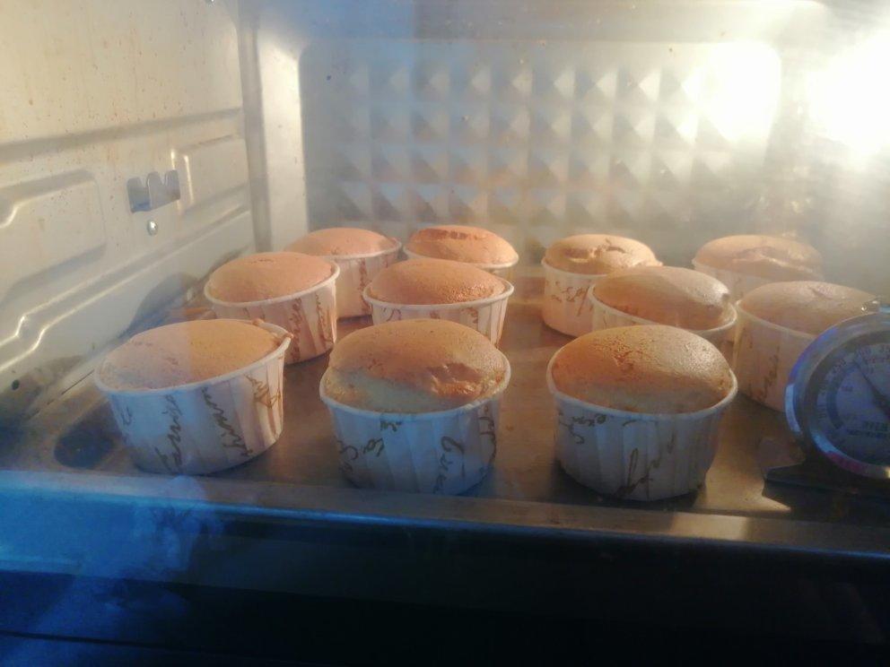 不回缩不开裂戚风纸杯蛋糕