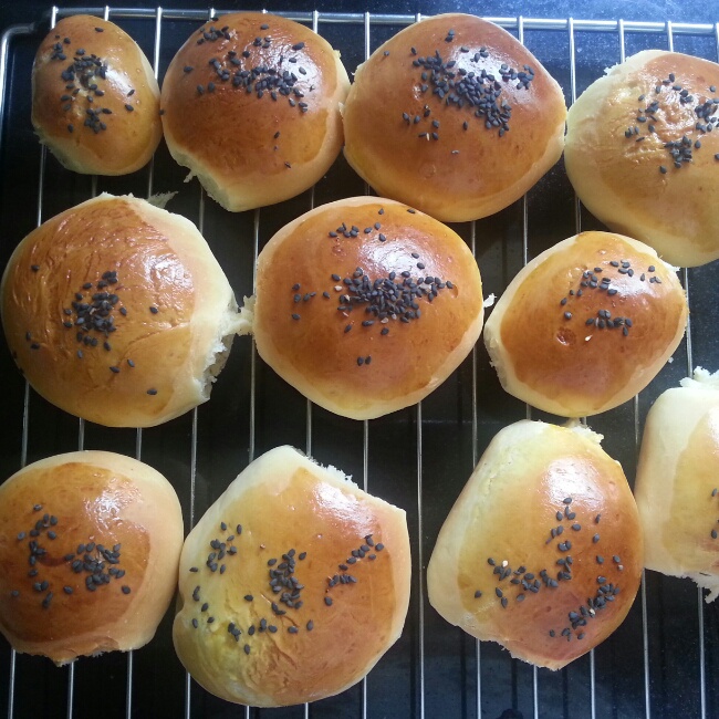 大人小孩都爱不释口的【蜂蜜牛奶小餐包】