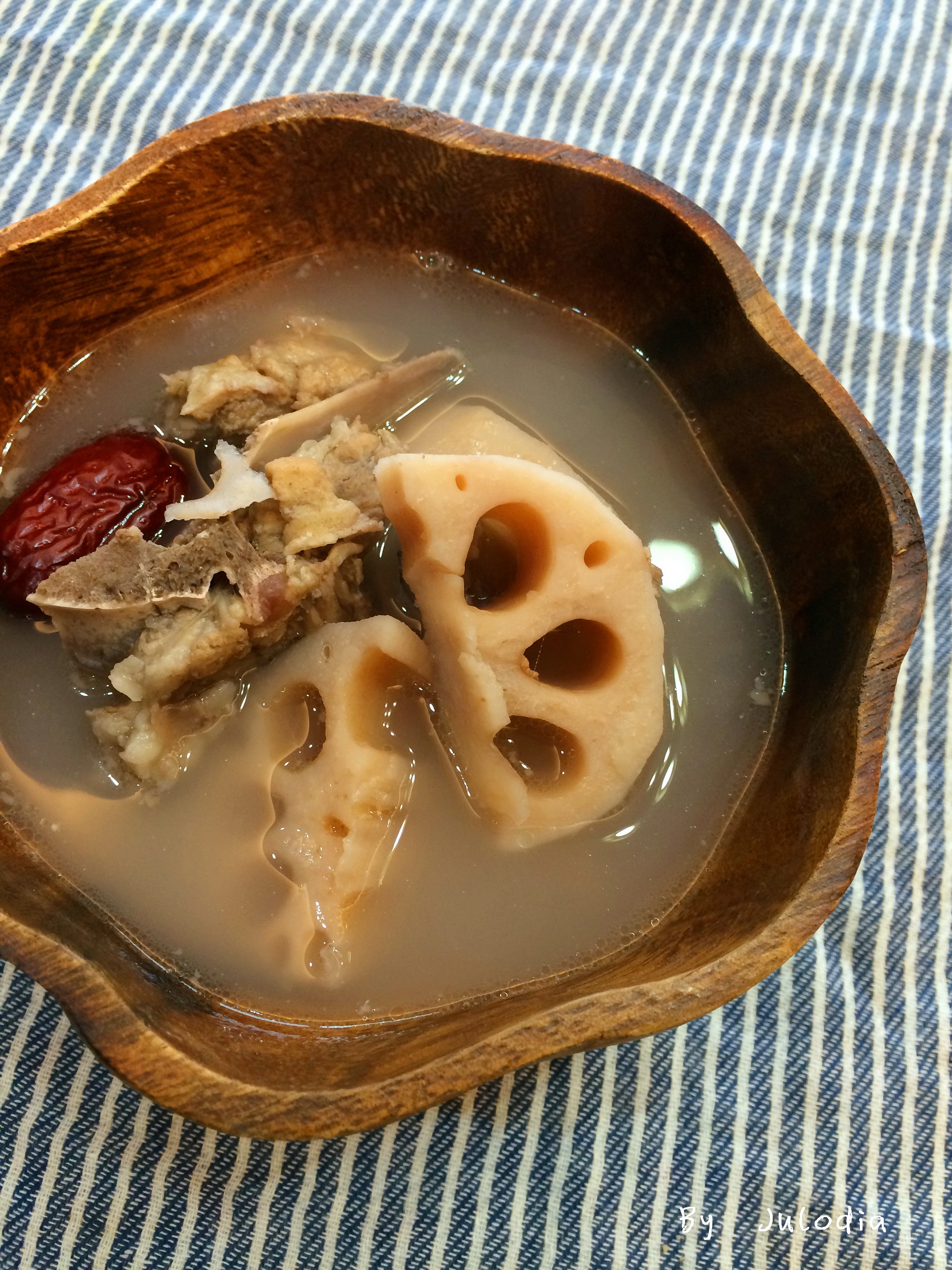 莲藕脊骨汤