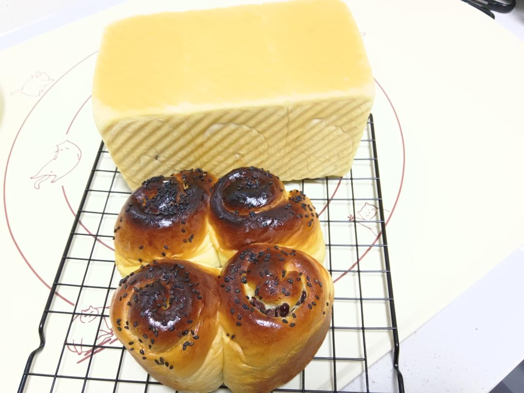 做一次就成功的牛奶吐司面包（手和面揉出手套膜）最后附全麦吐司