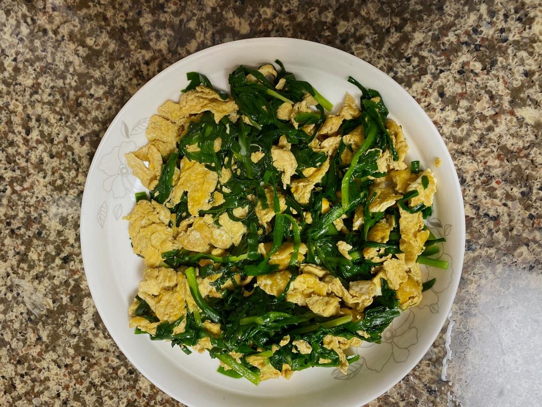 简易版韭菜炒鸡蛋（鸡蛋味道非常鲜嫩）