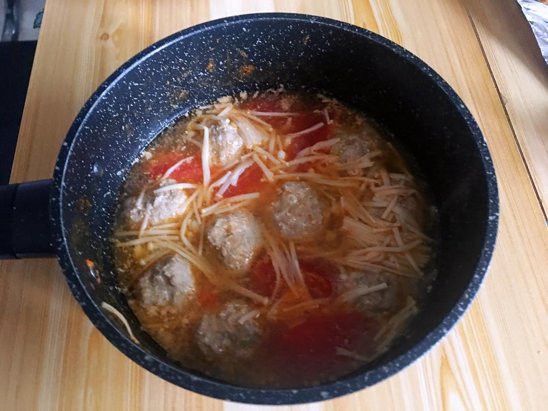 番茄金针菇丸子汤#麦子厨房美食锅#
