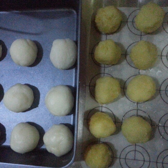 椰香芝士奶黄冰皮月饼