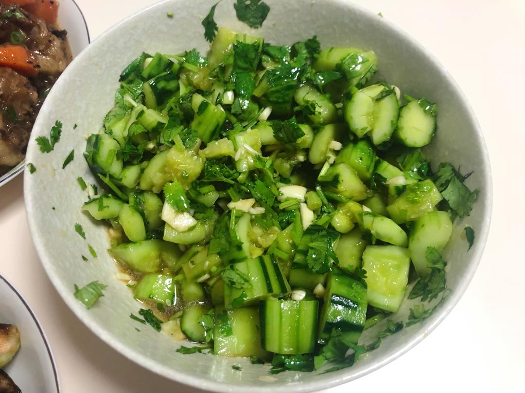 赞不绝口拍黄瓜🥒