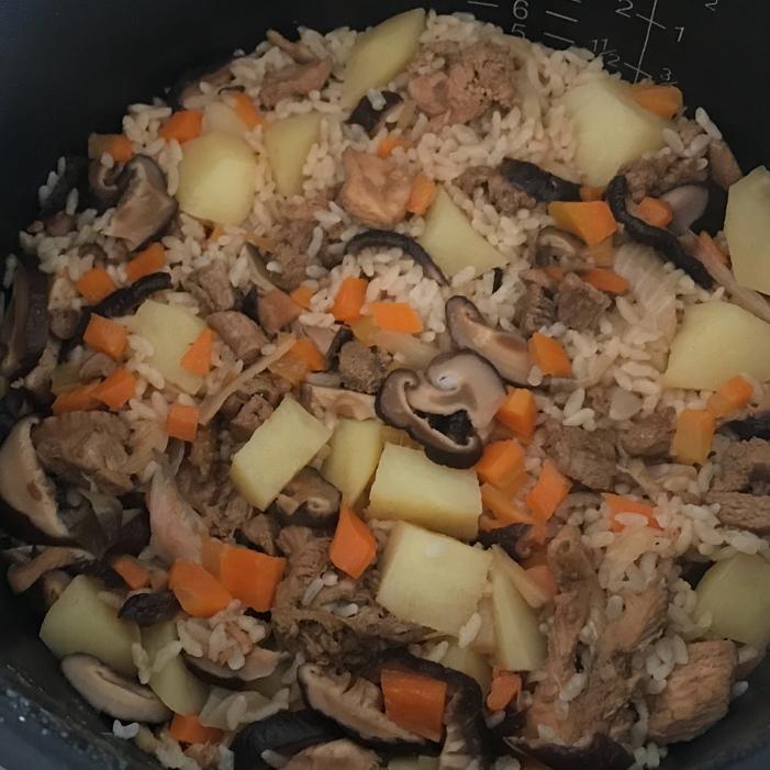 【香菇鸡肉焖饭】