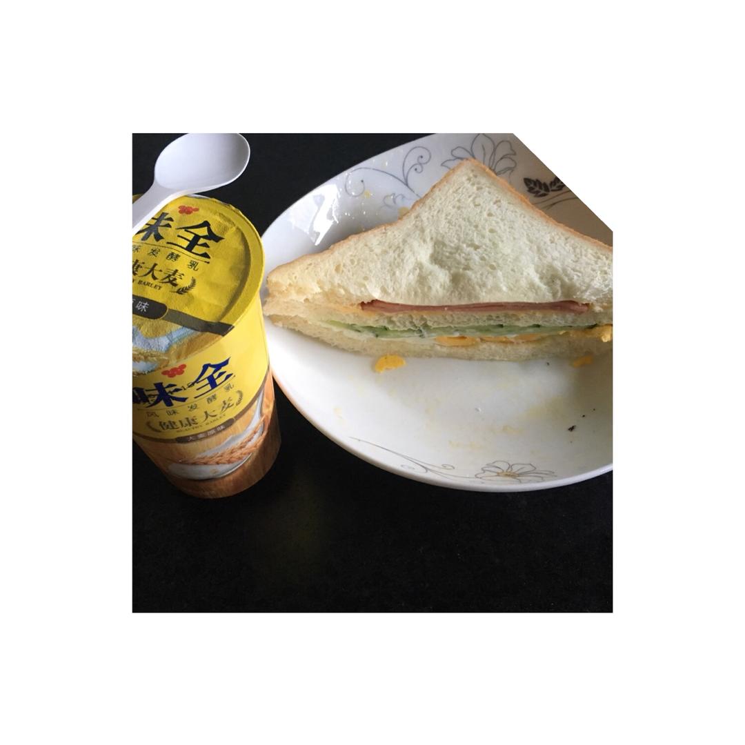 火腿蛋三明治