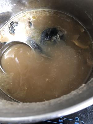 鲜淮山牛肝菌乌鸡汤的做法 步骤2