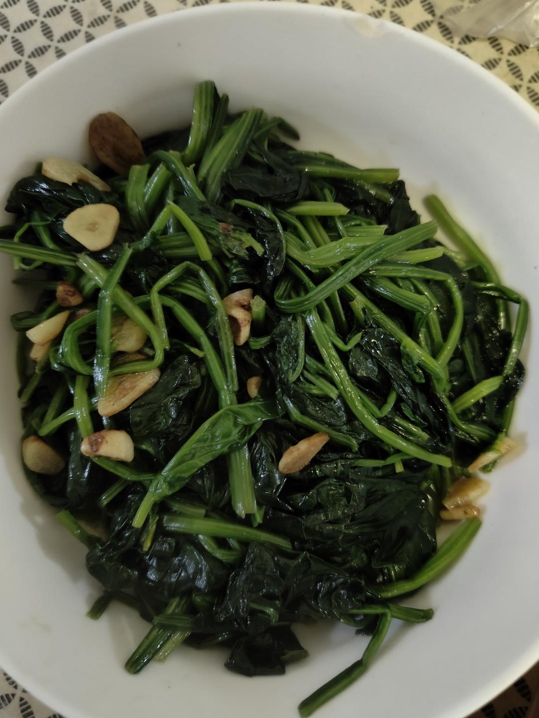 不涩口又嫩的清炒菠菜