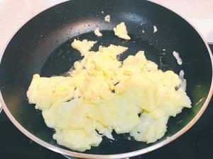 大葱炒鸡蛋的做法 步骤1