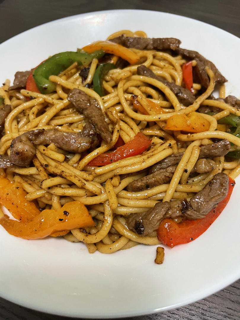 黑椒牛柳炒意面