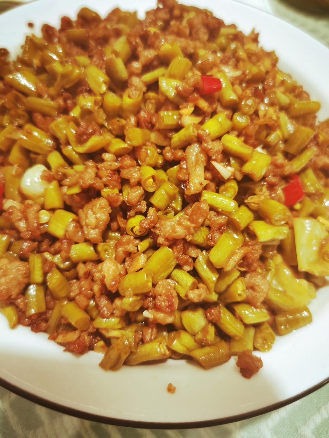 厨师长教你：“酸豆角炒肉末”的家常做法，简单易学，下饭一绝