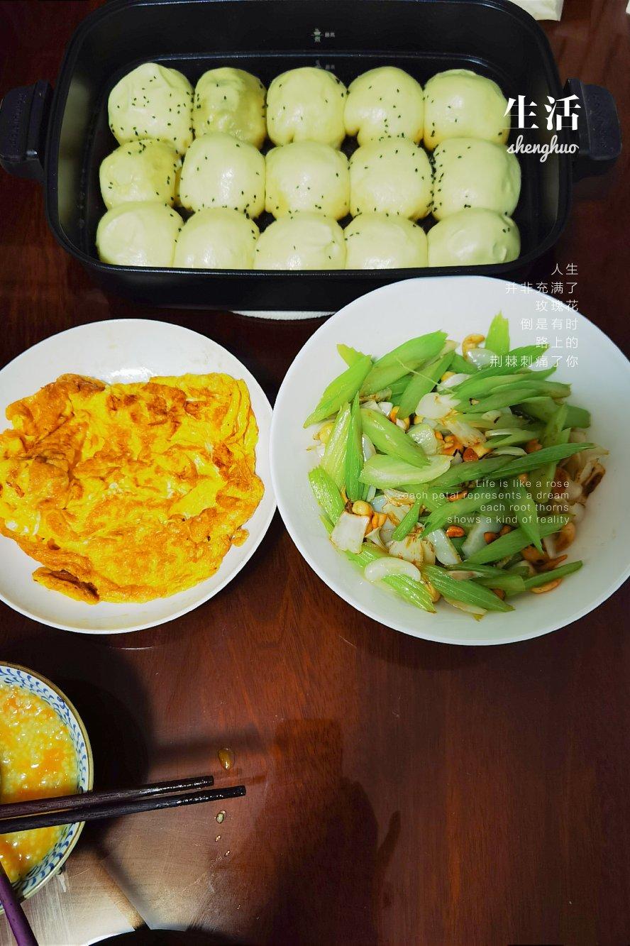 大眼妹的上学日早餐