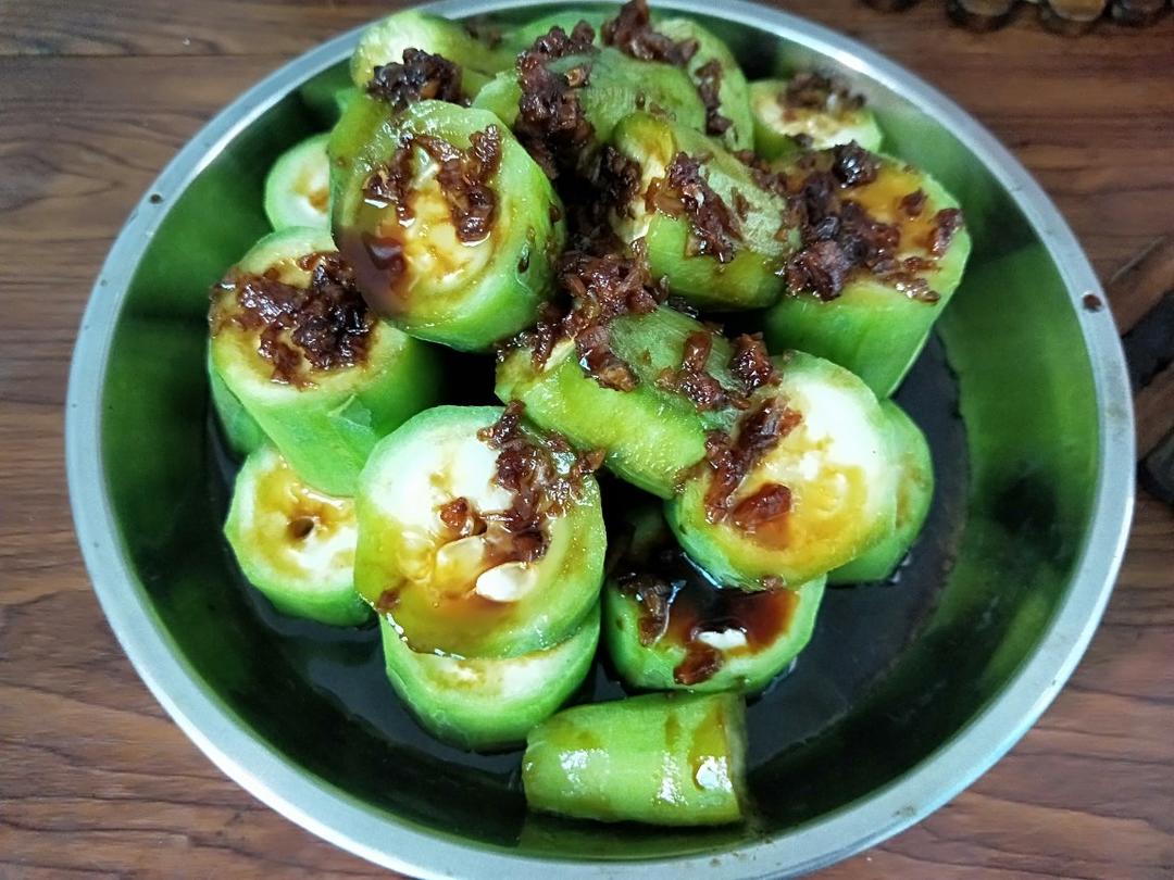 只需要五分钟就可以的美味蒜蓉蒸丝瓜