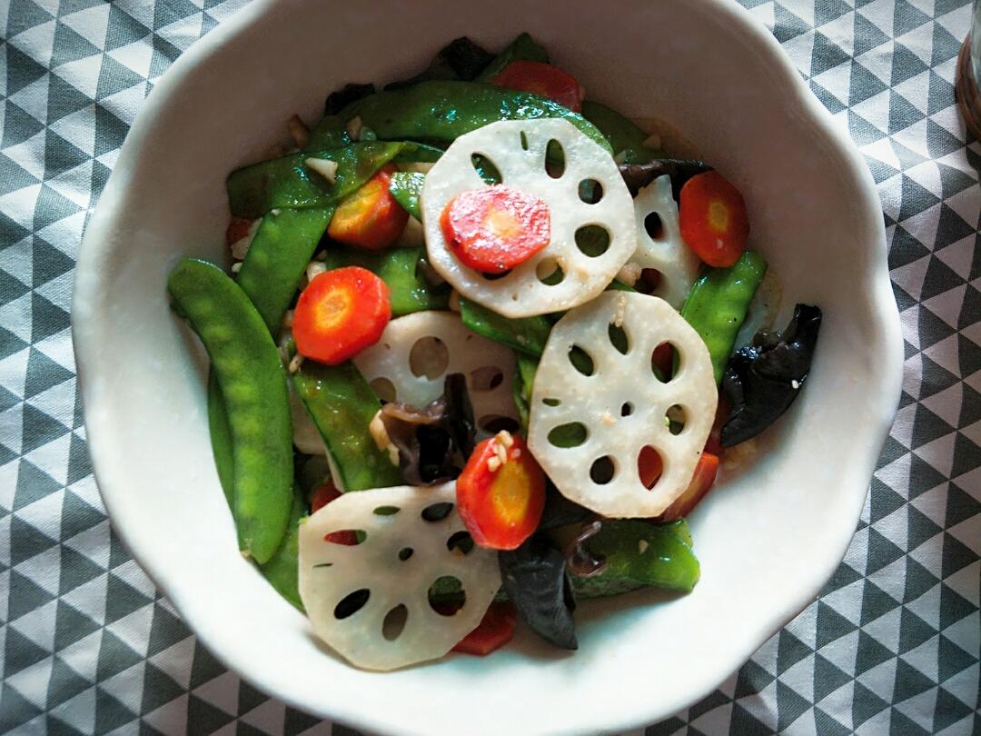 素菜也可以这么美—荷塘小炒