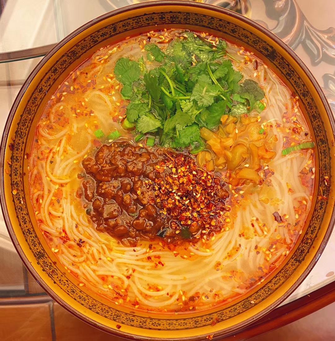 肉酱米线的做法