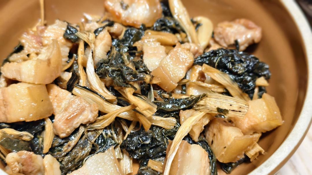 下饭神器菜干煲五花肉