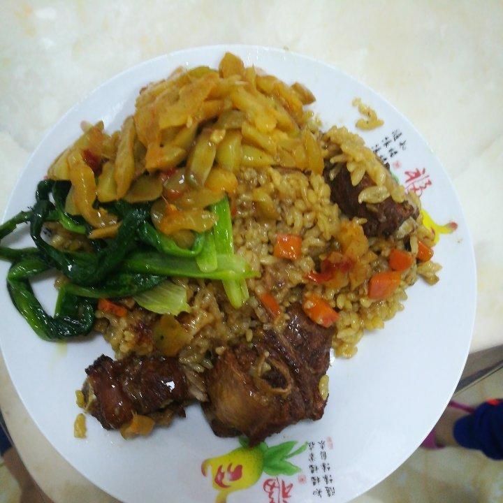 喷香排骨焖饭（爆好吃）