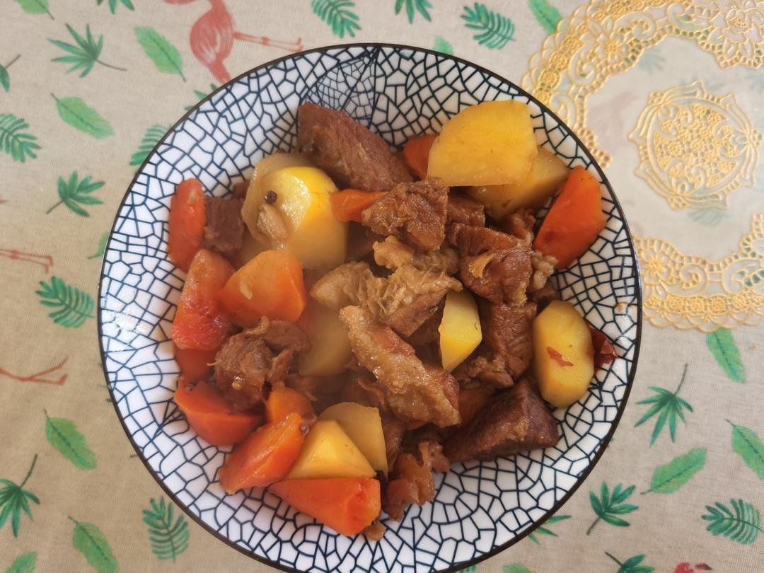 土豆焖牛腩