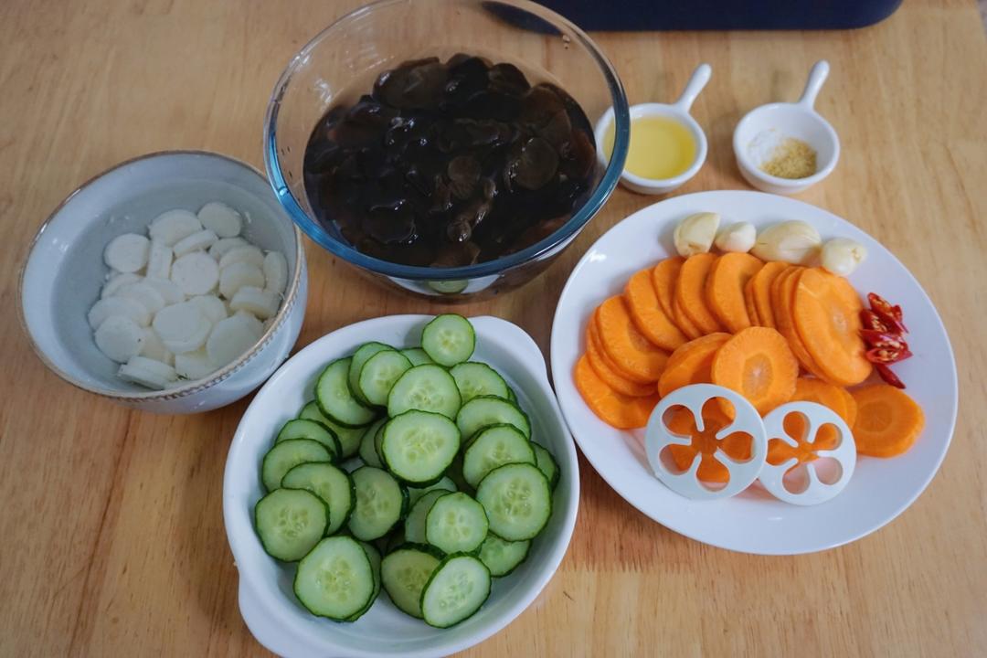 减脂餐桌的C位美食：木耳炒胡萝卜🥕的做法 步骤4