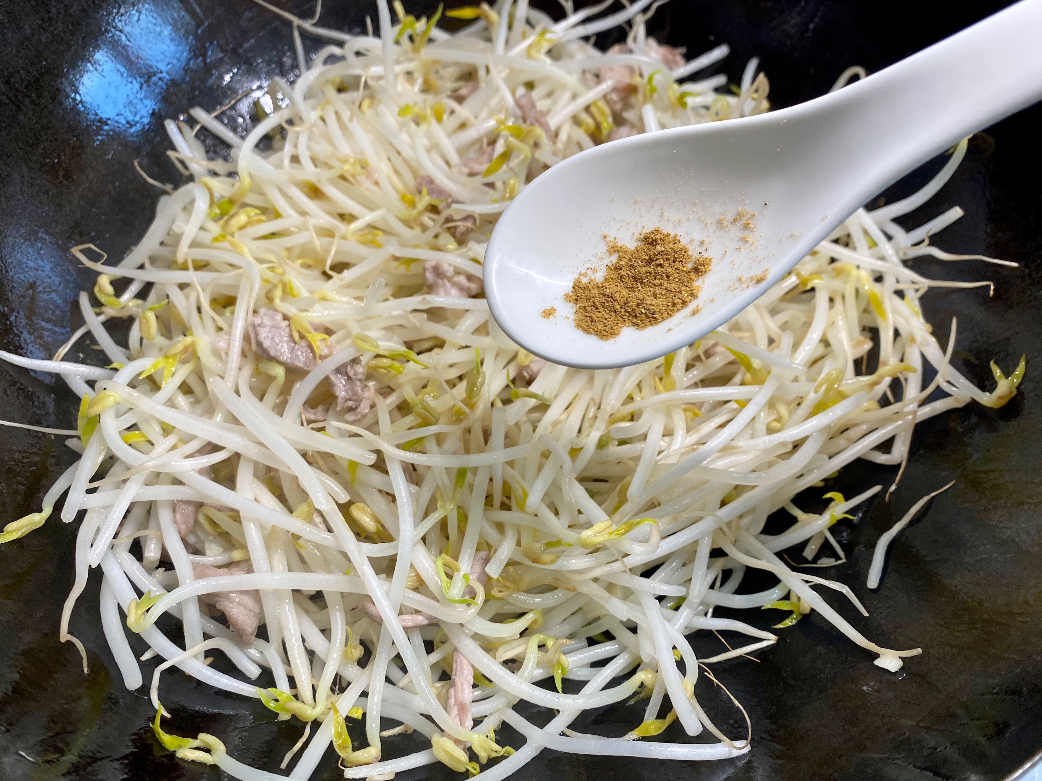 韭菜豆芽炒肉丝🔥的做法 步骤8