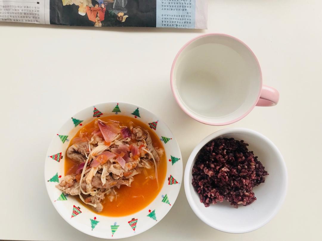 金针菇肥牛番茄锅