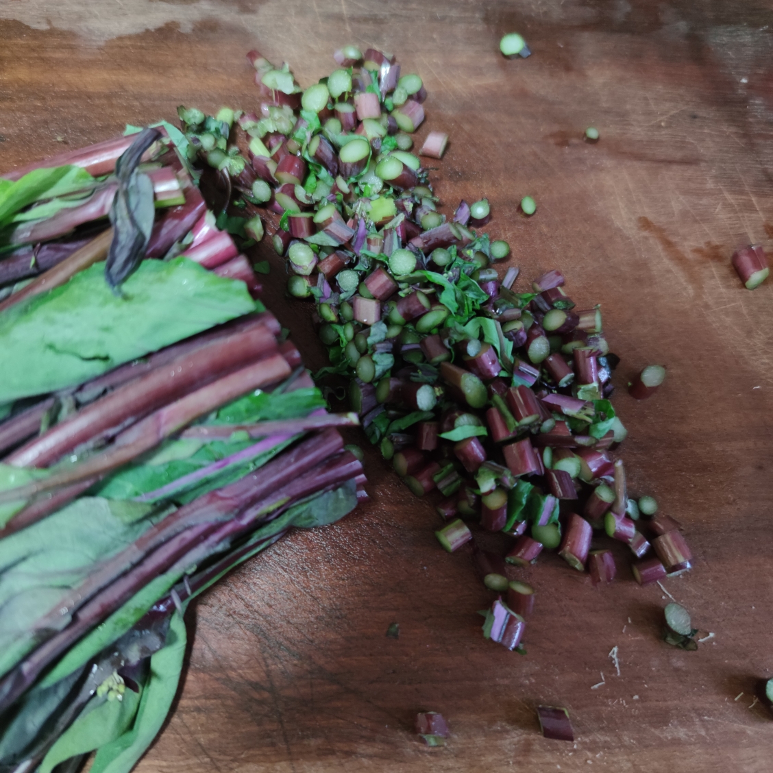 超下饭的红菜苔腌菜的做法 步骤2