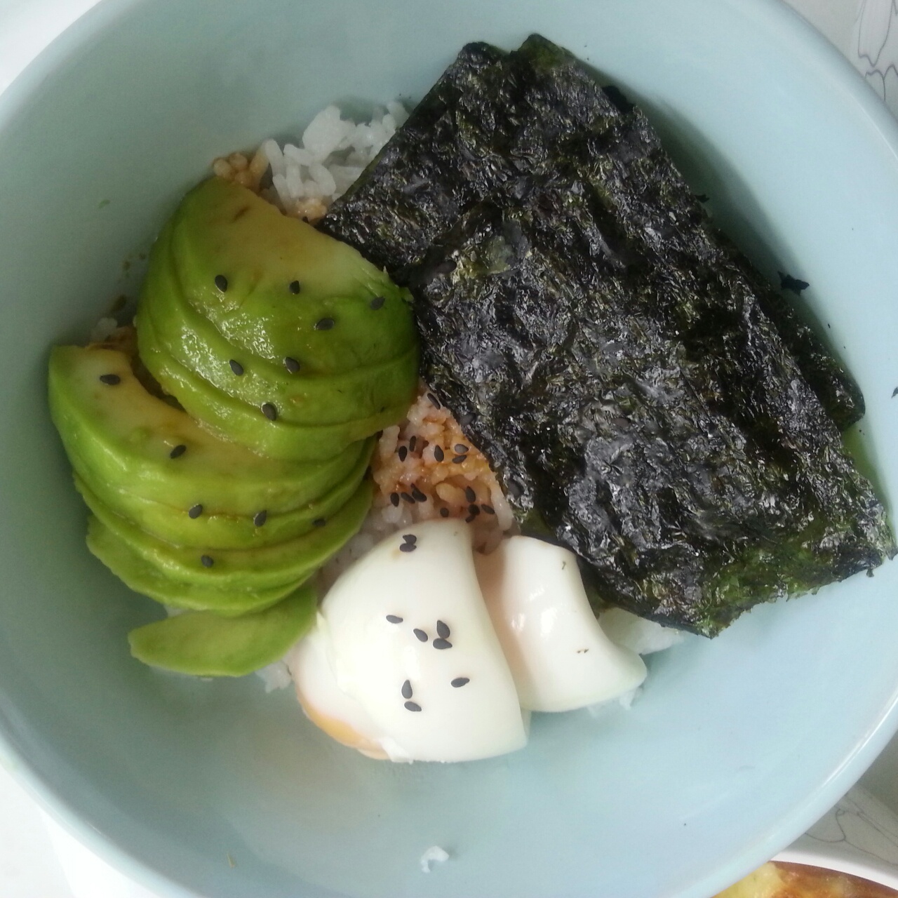 一人食牛油果溏心蛋拌饭