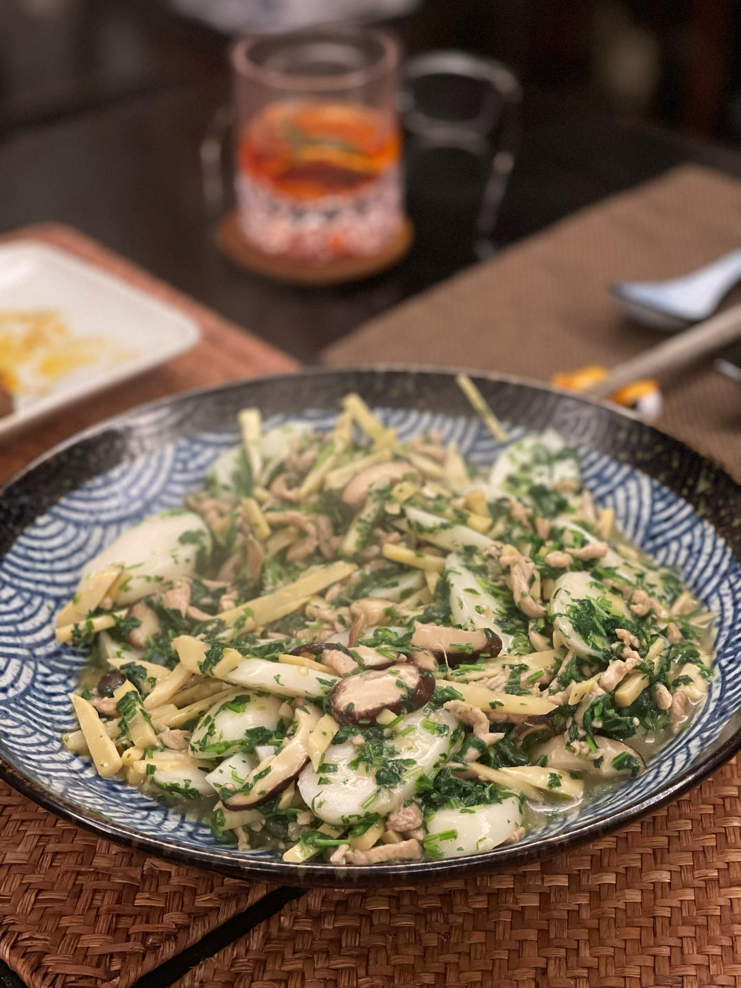 荠菜肉丝炒年糕