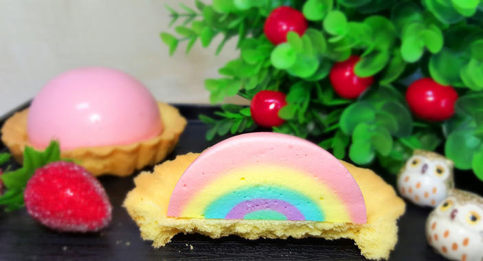 彩虹酸奶半球形慕斯蛋糕