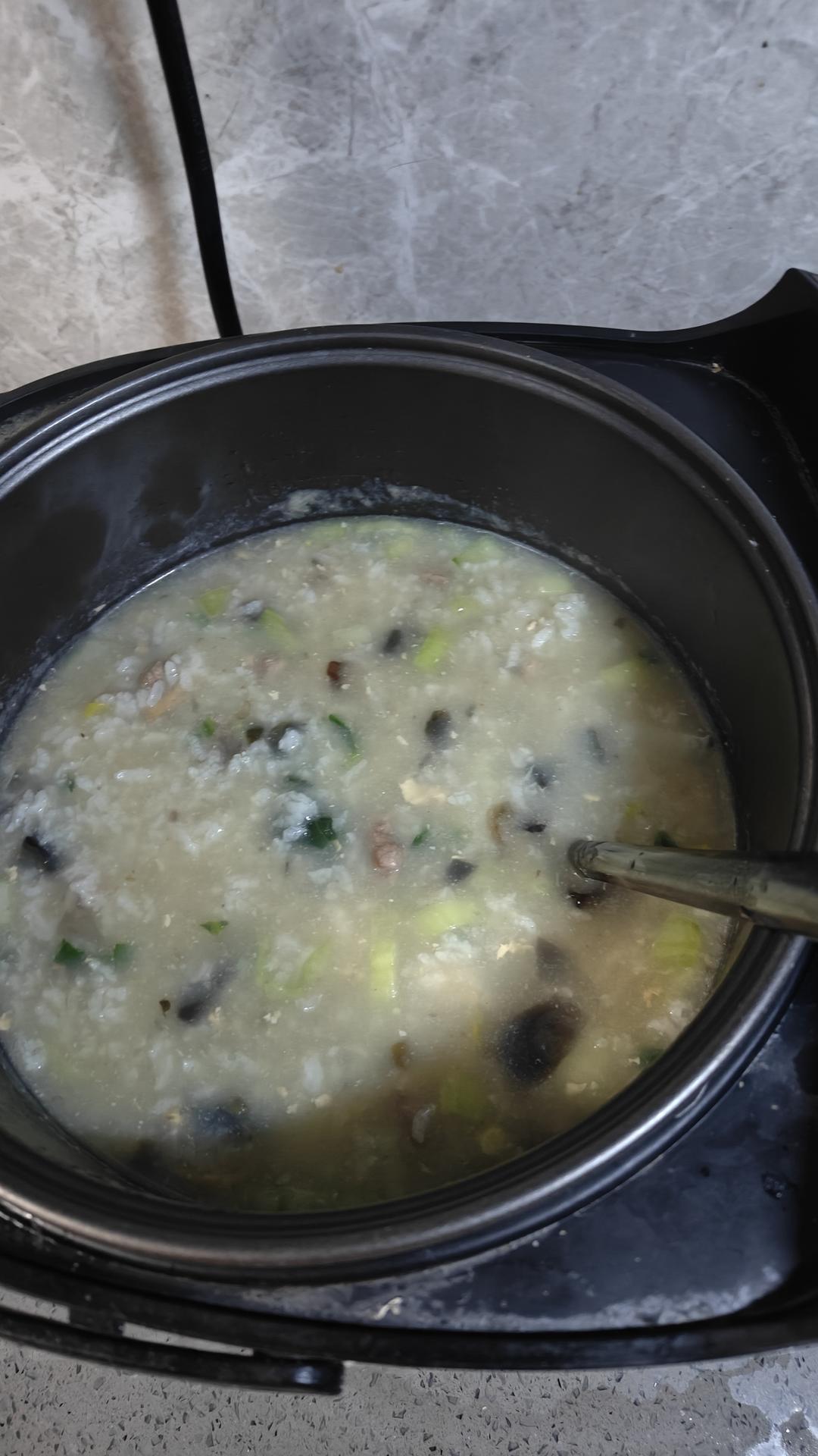 妈妈👩教我做的皮蛋瘦肉粥🥣简单快捷美味😋
