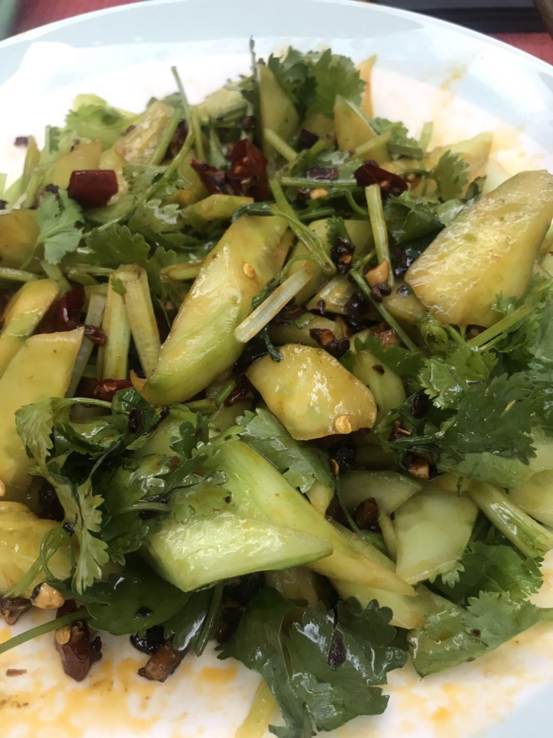 超级好吃的凉拌拍黄瓜