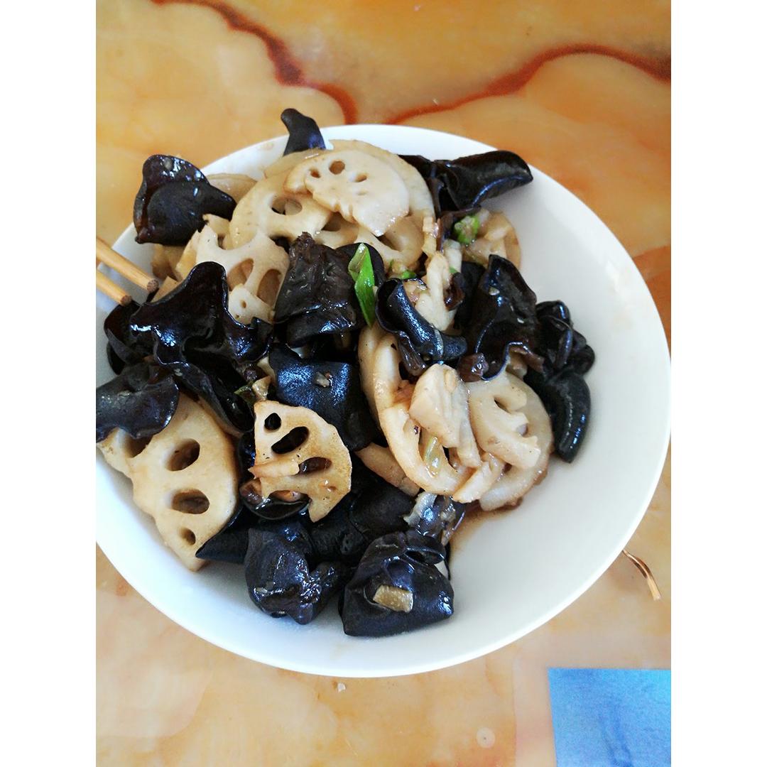 蓝毗尼园做的黒木耳炒藕片