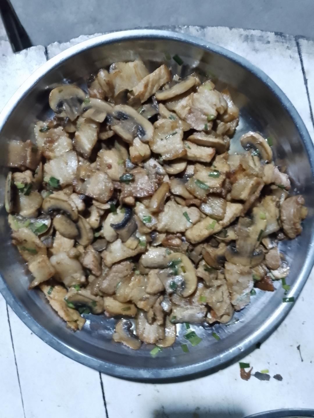 超级好吃的五花肉炒杏鲍菇！！