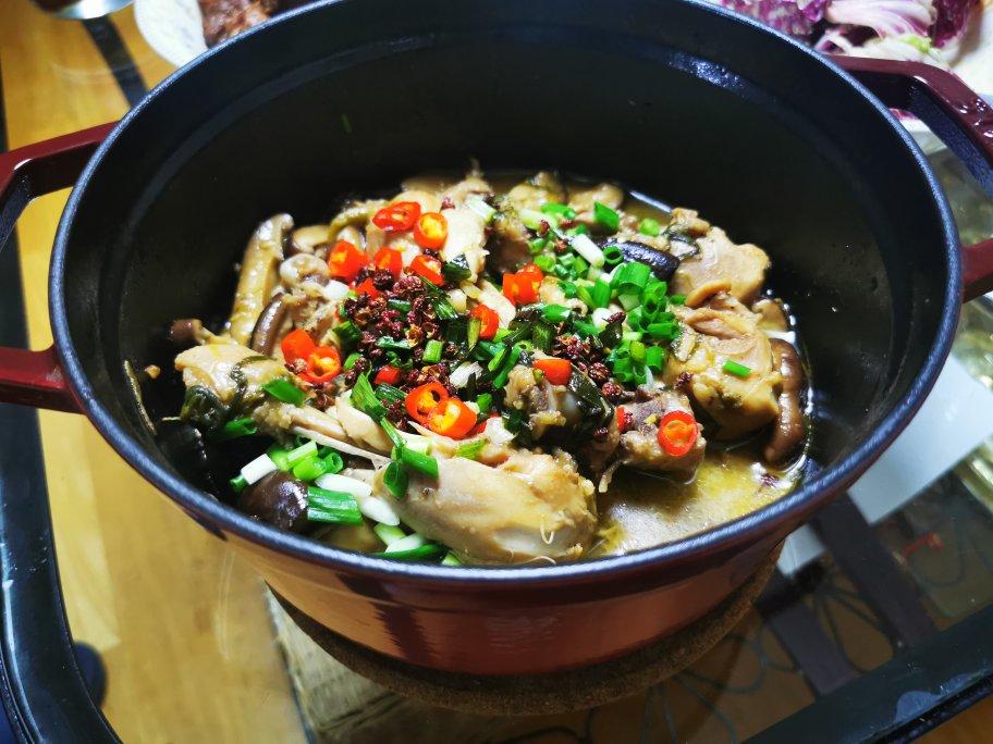 珐琅锅版葱油鸡腿