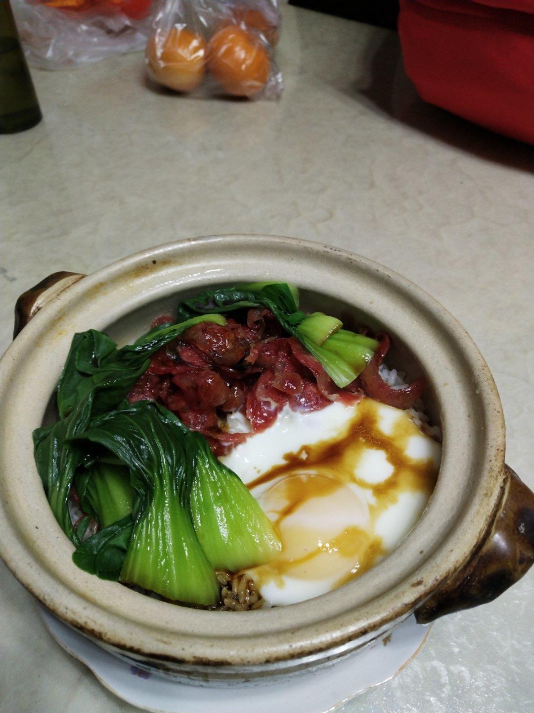《广式腊肠砂锅煲仔饭》