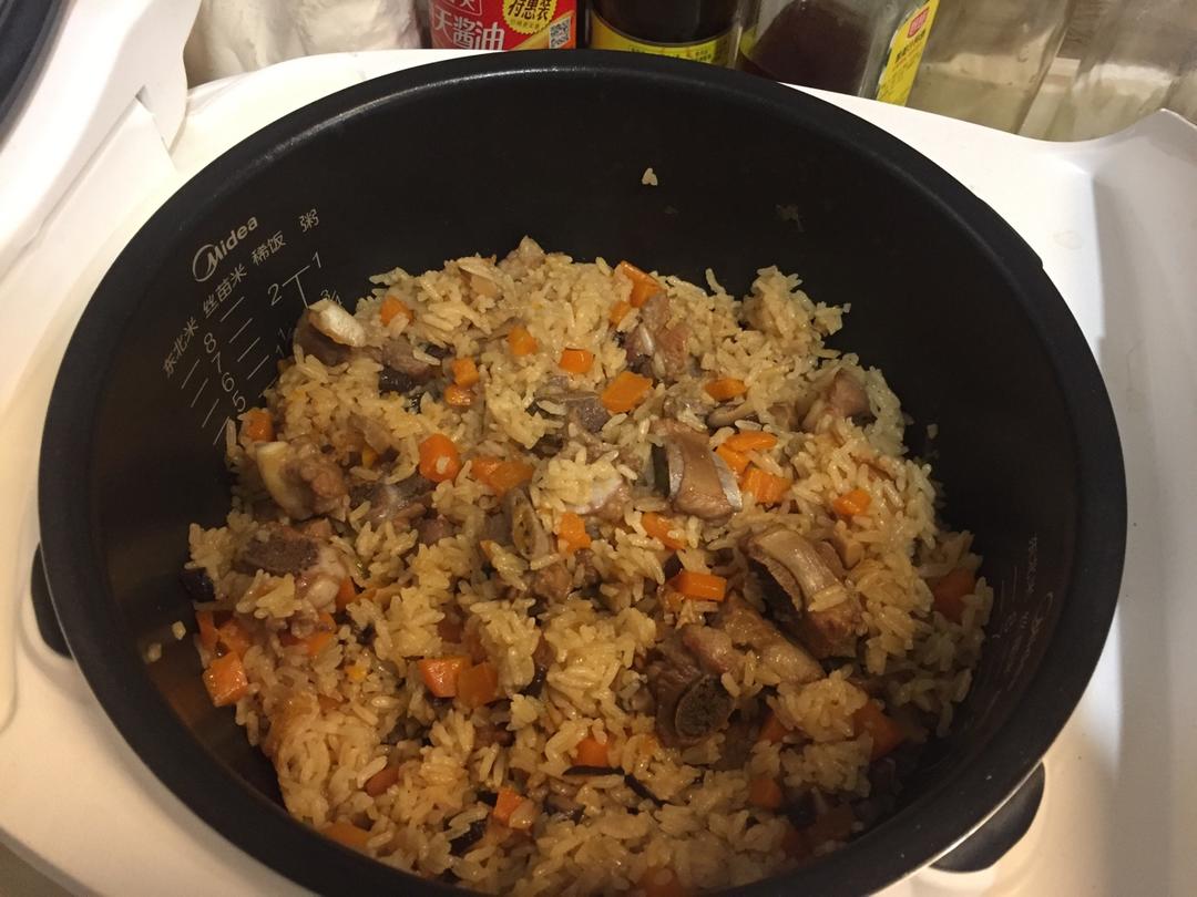 喷香排骨焖饭（爆好吃）