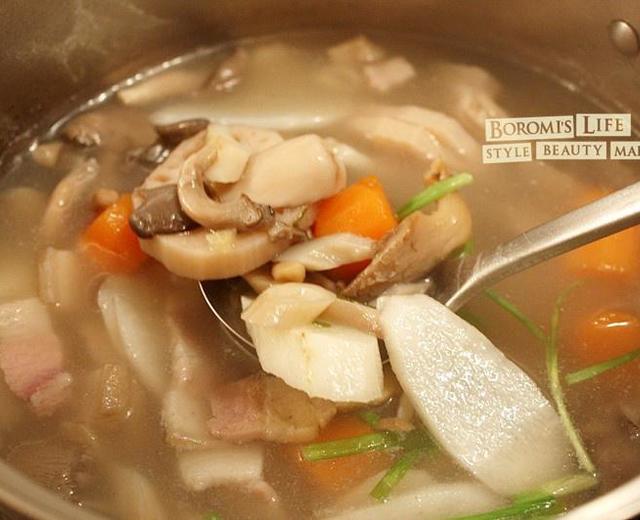 菌菇营养汤的做法