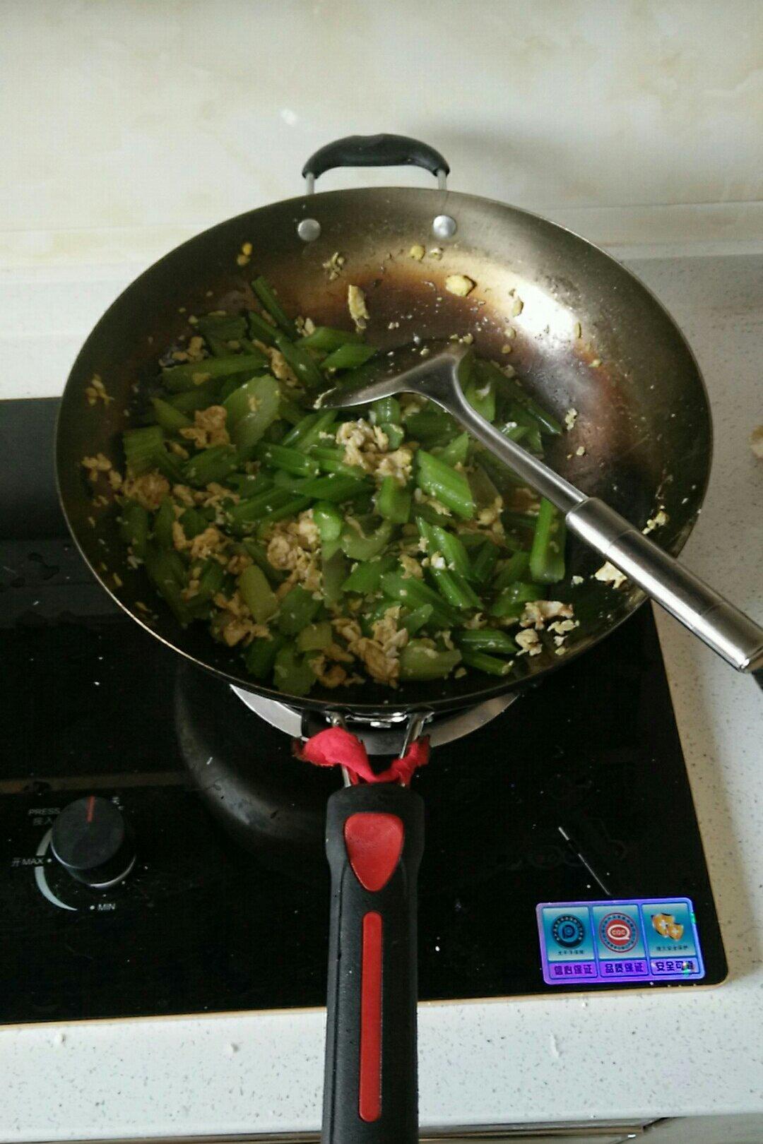 芹菜炒鸡蛋