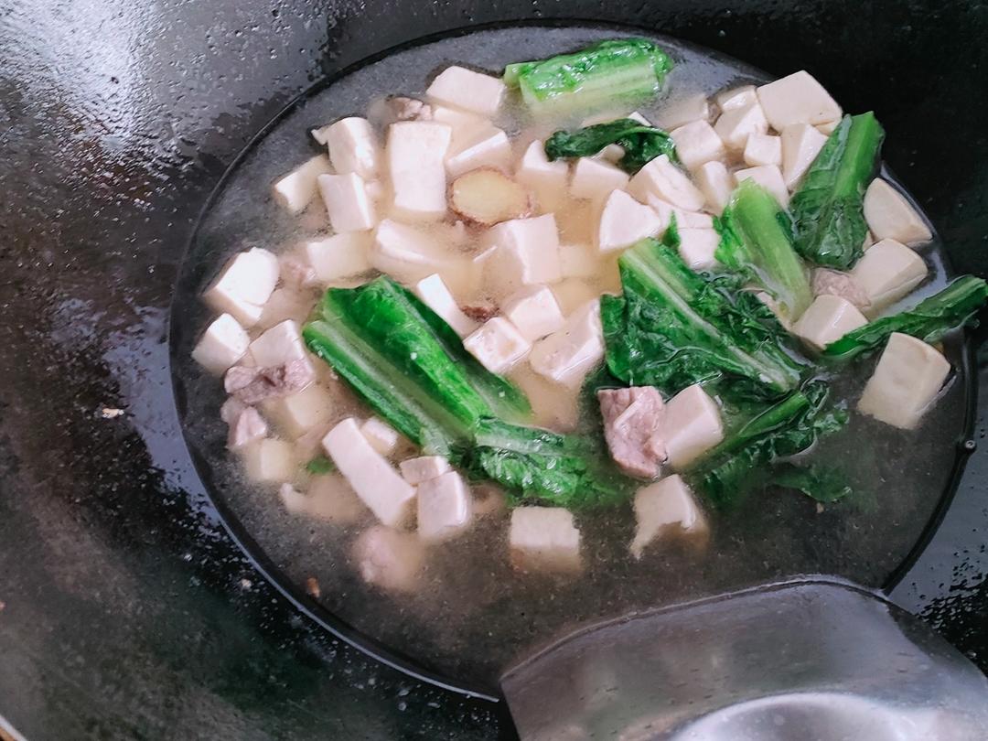 青菜豆腐肉丸汤