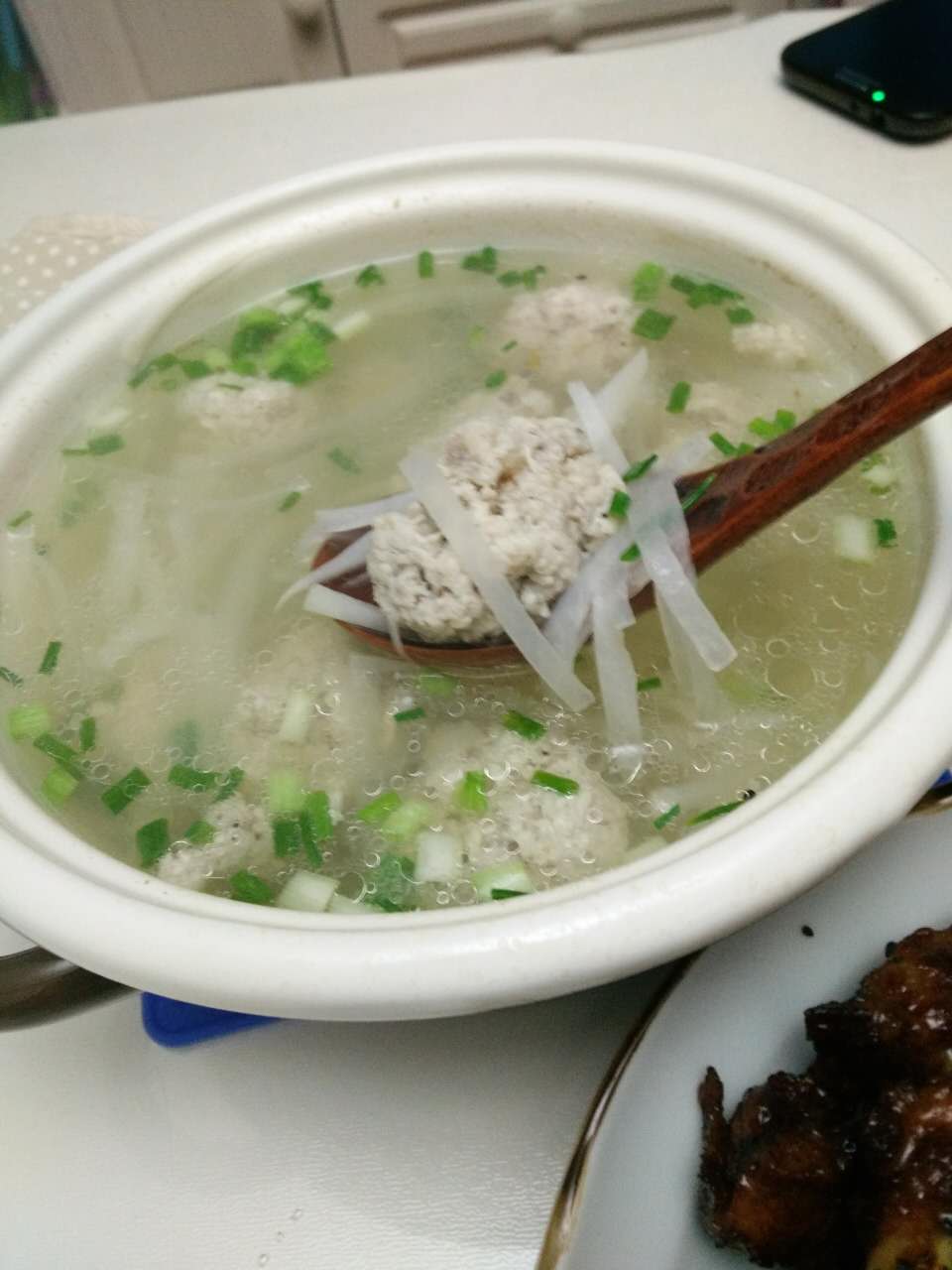【10分钟系列】白萝卜豆腐圆子汤