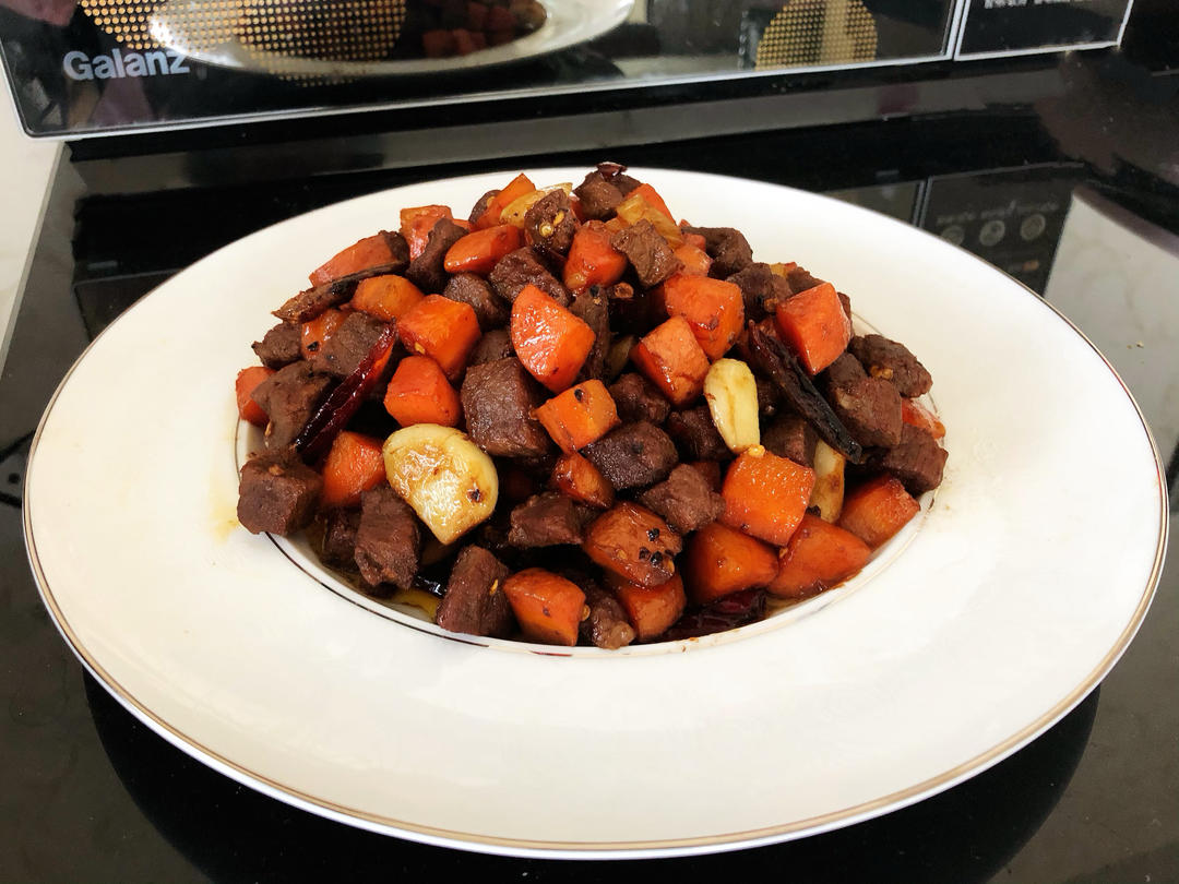 好吃到舔盘的蒜香黑椒牛肉粒