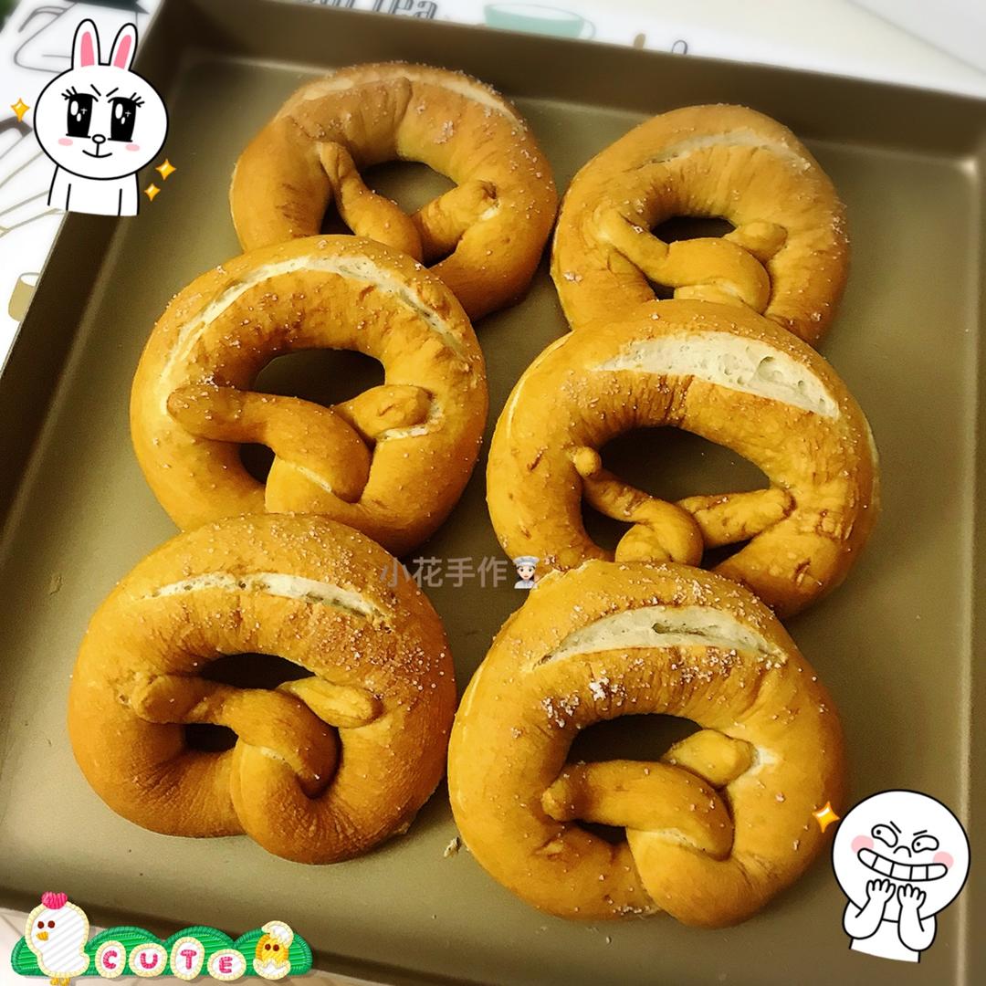 在家也能做德国著名面包：碱水面包