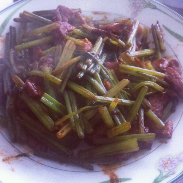 芹菜炒肉末