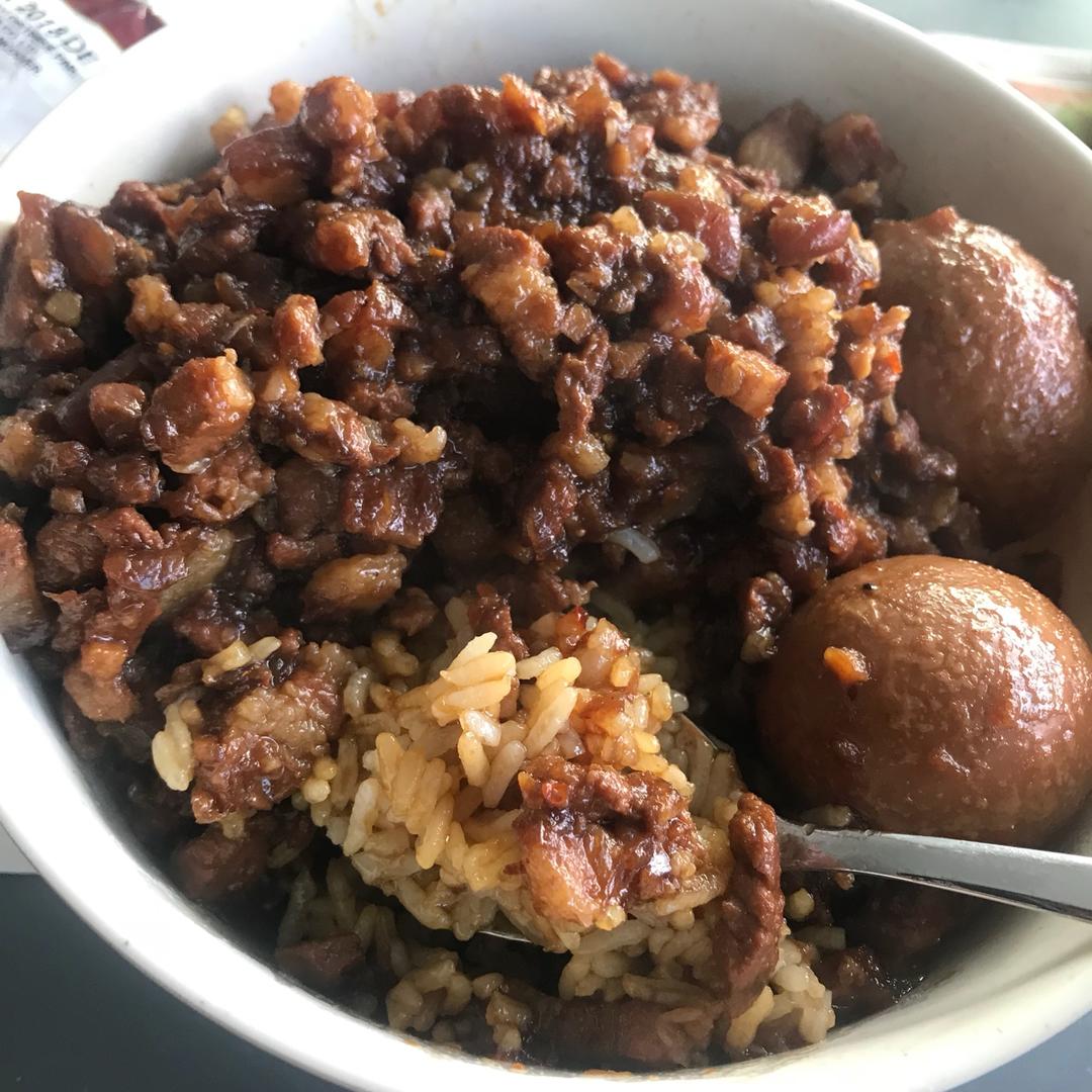 reneetsui做的洋葱酥卤肉饭