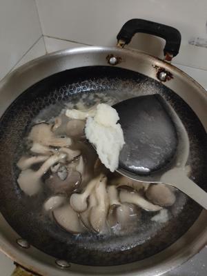 裙带菜蘑菇汤的做法 步骤16