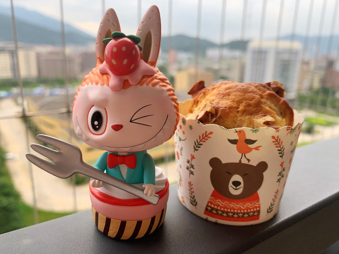 只需搅拌入烤箱的香蕉麦芬