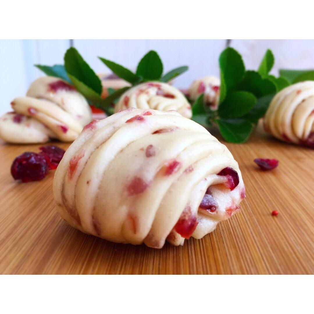 中西合璧的蔓越莓花卷